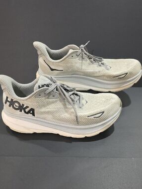 Hoka Clifton 9 Men's Running Shoes in Light Gray and White Size 11.5 2E Wide